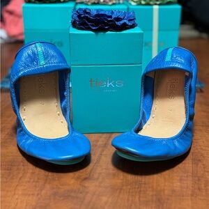 Colbolt Blue Tieks